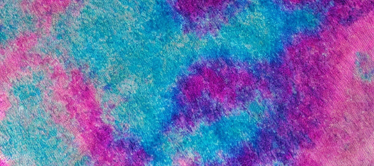 Farveteknikker: Fra batik til tie-dye