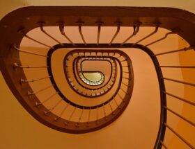 Bæredygtig maling til trappeopgangen – vælg miljøvenligt